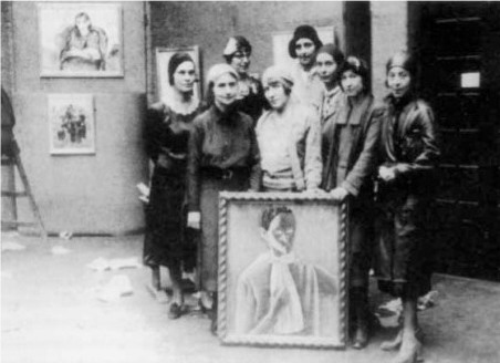 Az j Nyolcak 1931. ~ (hts sor balrl jobbra)  Wabrosch Berta,  Futsfalvi Mrton Piroska,  Bartoniek Anna,  Szuly Angla, (els sor balrl jobbra) Hranitzky  Ilona, Endresz Alice,  Muzslai Kampis Margit s Lrnt Erzsbet